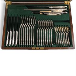 John B Chatterley & Sons Kings pattern silver plated canteen of cutlery for eight place settings, with key H5cm, W46cm, D32cm