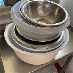 Stainless steel cooking pots, Mermaid Aluminium steamer trays, stainless bowls, pie trays, sieves, measuring jugs  - THIS LOT IS TO BE COLLECTED BY APPOINTMENT FROM DUGGLEBY STORAGE, GREAT HILL, EASTFIELD, SCARBOROUGH, YO11 3TX