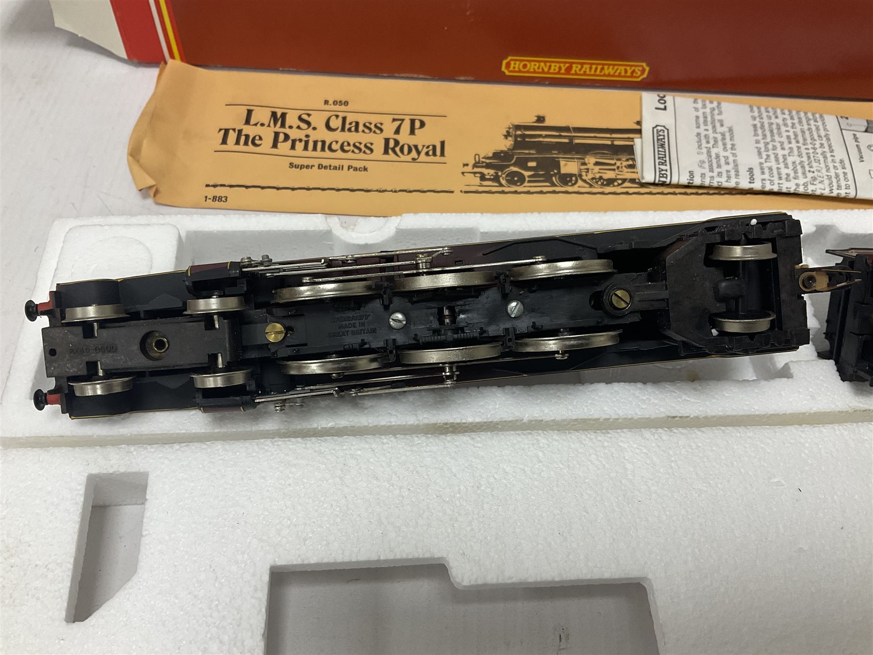 Hornby ‘00’ gauge - Class N15 4-6-0 ‘Sir Dinadan’ locomotive no.795 in SR green; Coronation Class 7P 4-6-2 ‘Duchess of Sutherland’ locomotive no.6233 in LMS maroon; Class 7P 4-6-2 ‘The Princess Royal’ locomotive no.6200 in LMS maroon; Class A4 4-6-2 ‘Mallard’ locomotive no.60022 in BR green; in original boxes (4) 