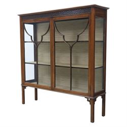 Edwardian mahogany display cabinet, blind-fretwork frieze over astragal glazed doors, square legs with fretwork detail