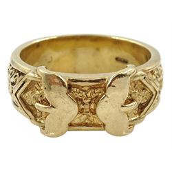 Heavy 9ct gold buckle ring with engraved foliate decoration, London 1987