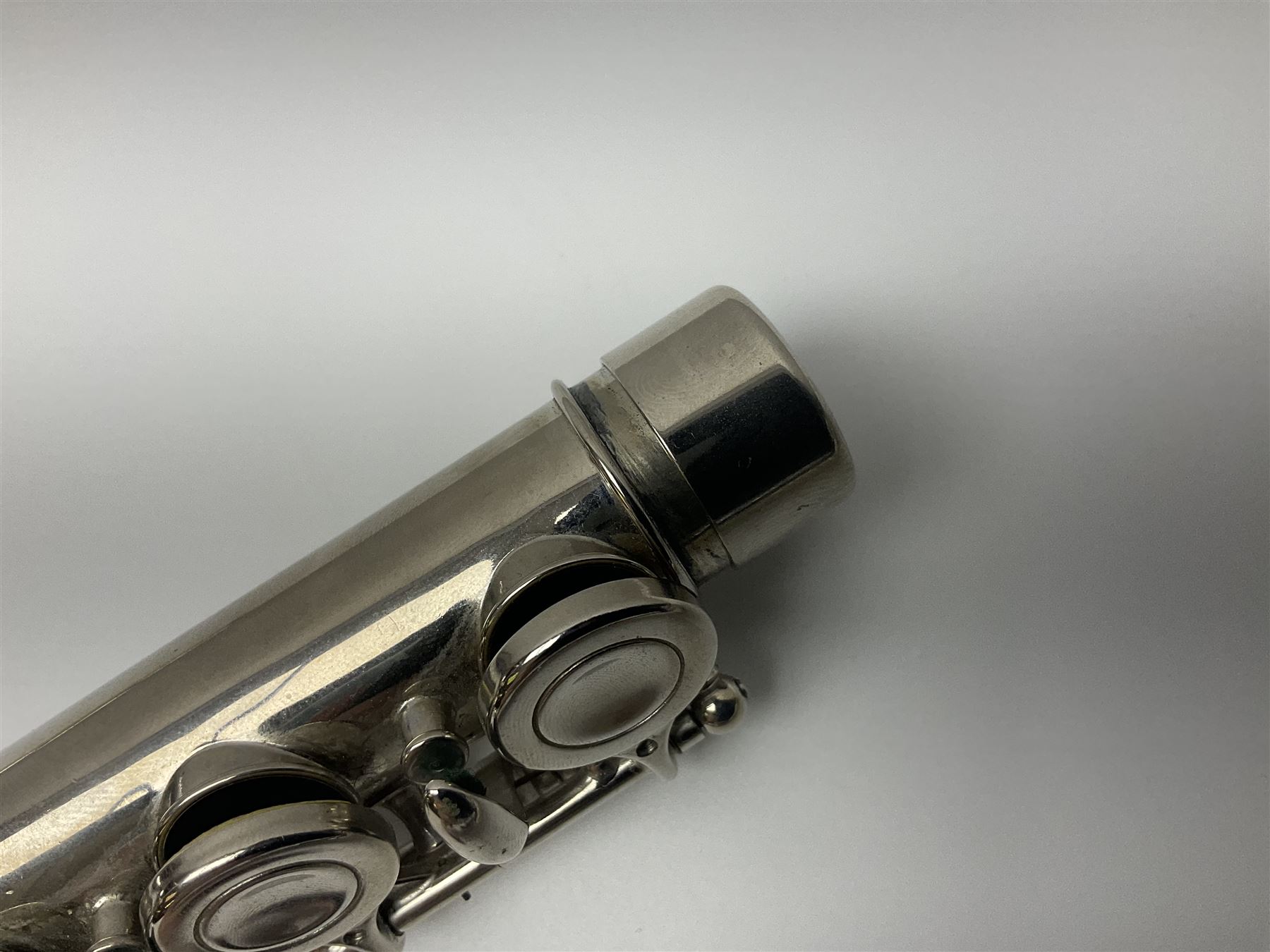 Boosey & Hawkes London Regent three-piece flute, serial no.345447; in B&H Bandhite hard carrying case; and Deg Music Company Inc. USA Claudel Model three-piece flute, serial no.491718, in hard carrying case (2)