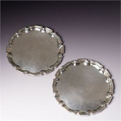 Pair of small silver salvers or card trays with pie crust borders D15cm London 1939 Maker ...