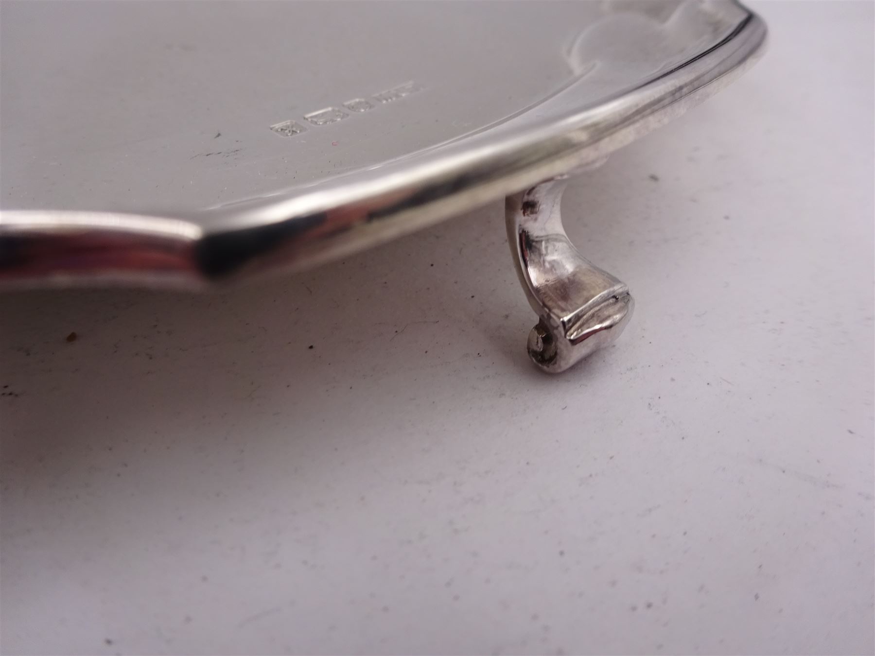 Modern silver salver, with shaped pie crust rim, upon four scroll feet, hallmarked L R Watson, Sheffield 1997, D21cm