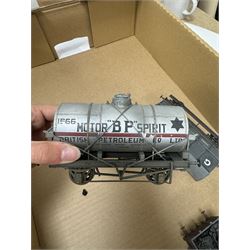 Thirteen kit built O gauge rolling stock models, including examples by Oakville Kits and Parkside Dundas, some boxed