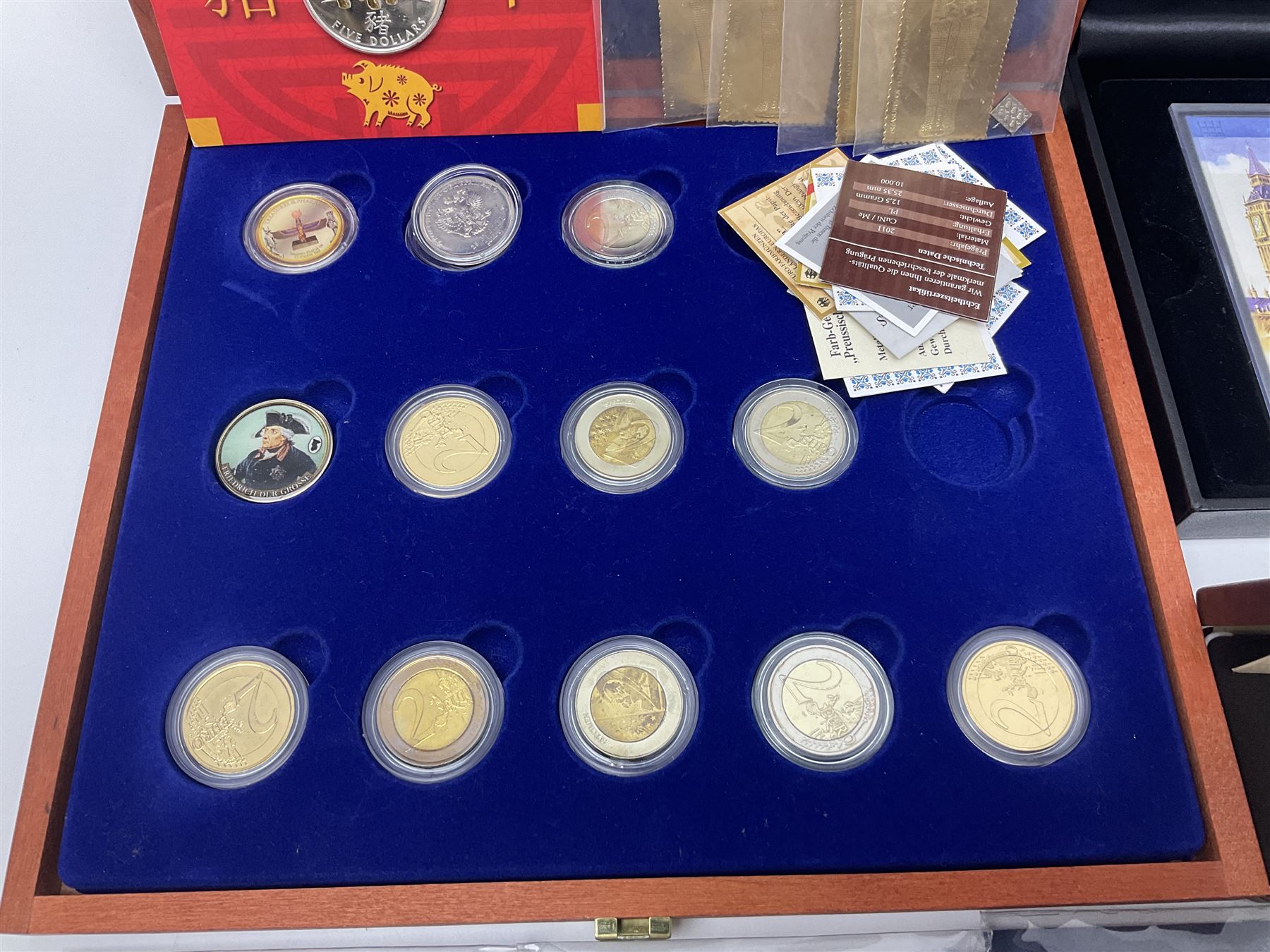 Mostly commemorative and fantasy coinage including commemorative crowns, 2018 'The Capsule Edition featuring the 2018 Paddington 50p coins' in display case, The Royal Mint Solomon Islands 2007 one ounce fine silver five dollars coin on card etc
