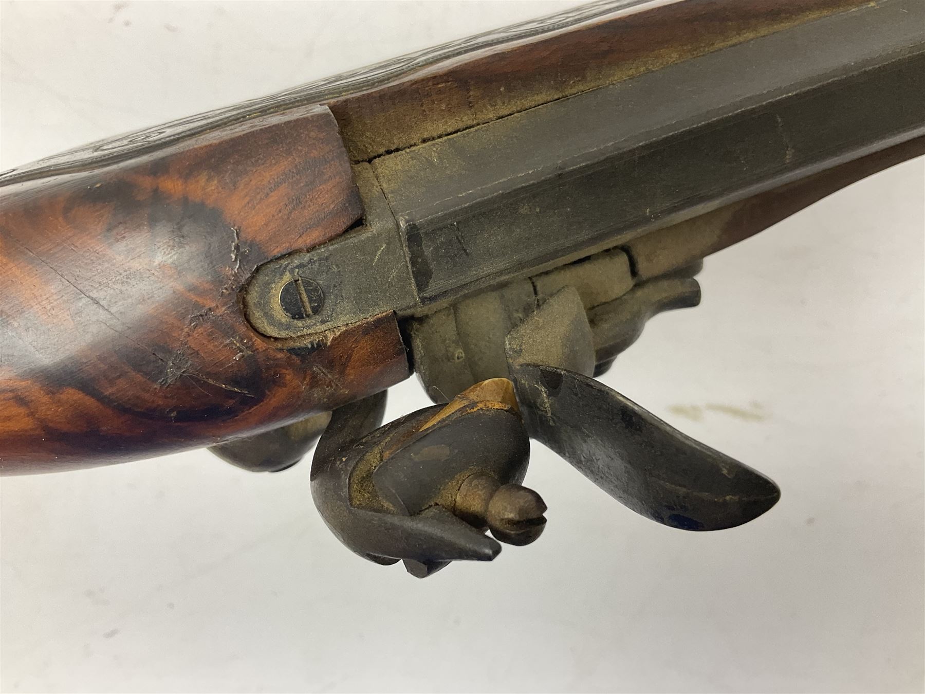 Reproduction non-firing Kentucky style flintlock musket musket, the 87.5cm hexagonal barrel with ramrod under, brass and brassed furniture and patch box to walnut stock L131cm overall