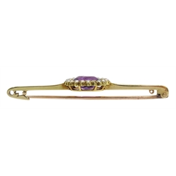 Gold Kambaba jasper ring and an Edwardian gold amethyst and seed pearl bar brooch, both 15ct
