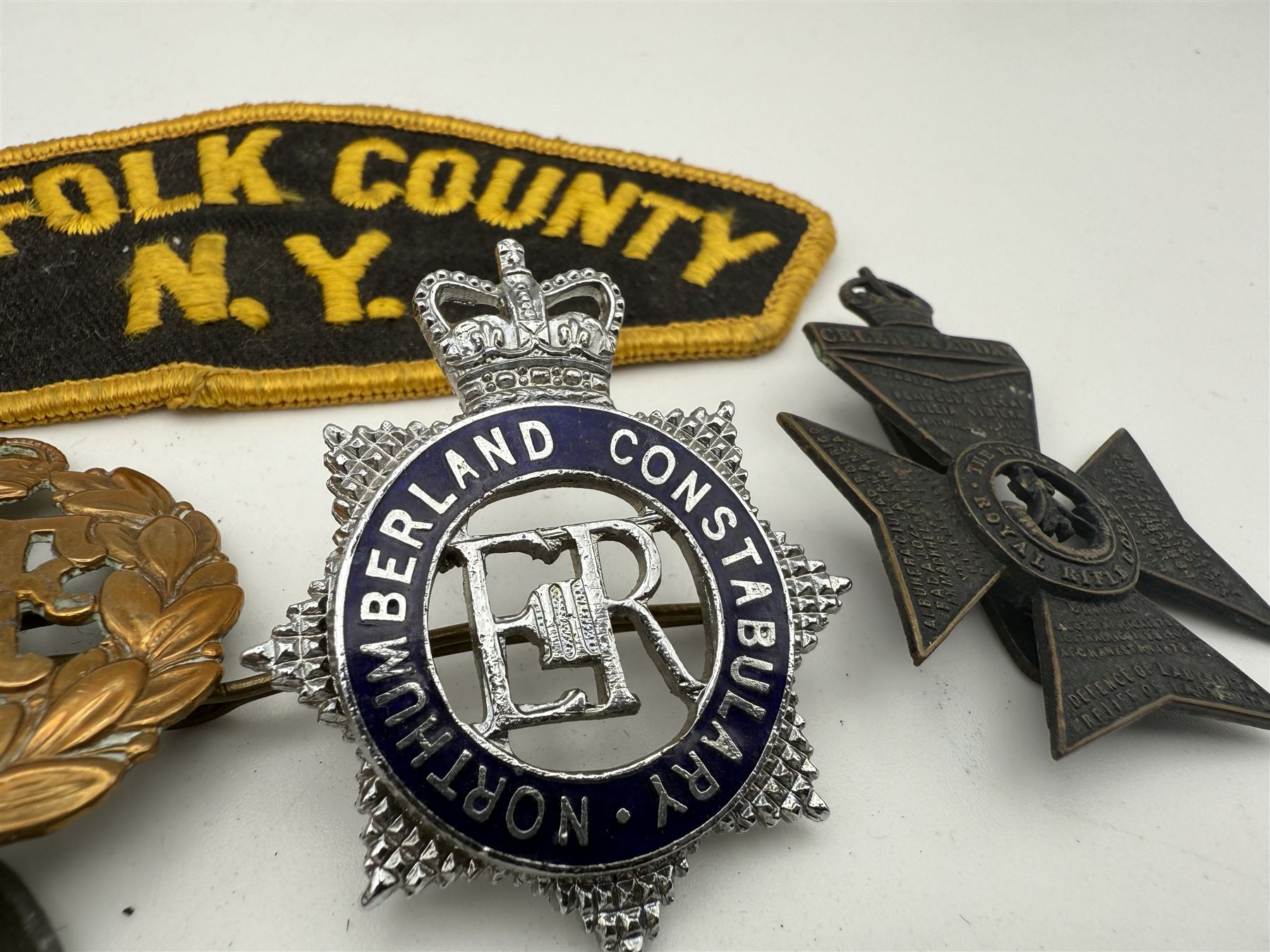 Collection of military and similar enamel badges, pin badges, cloth badges and brasses