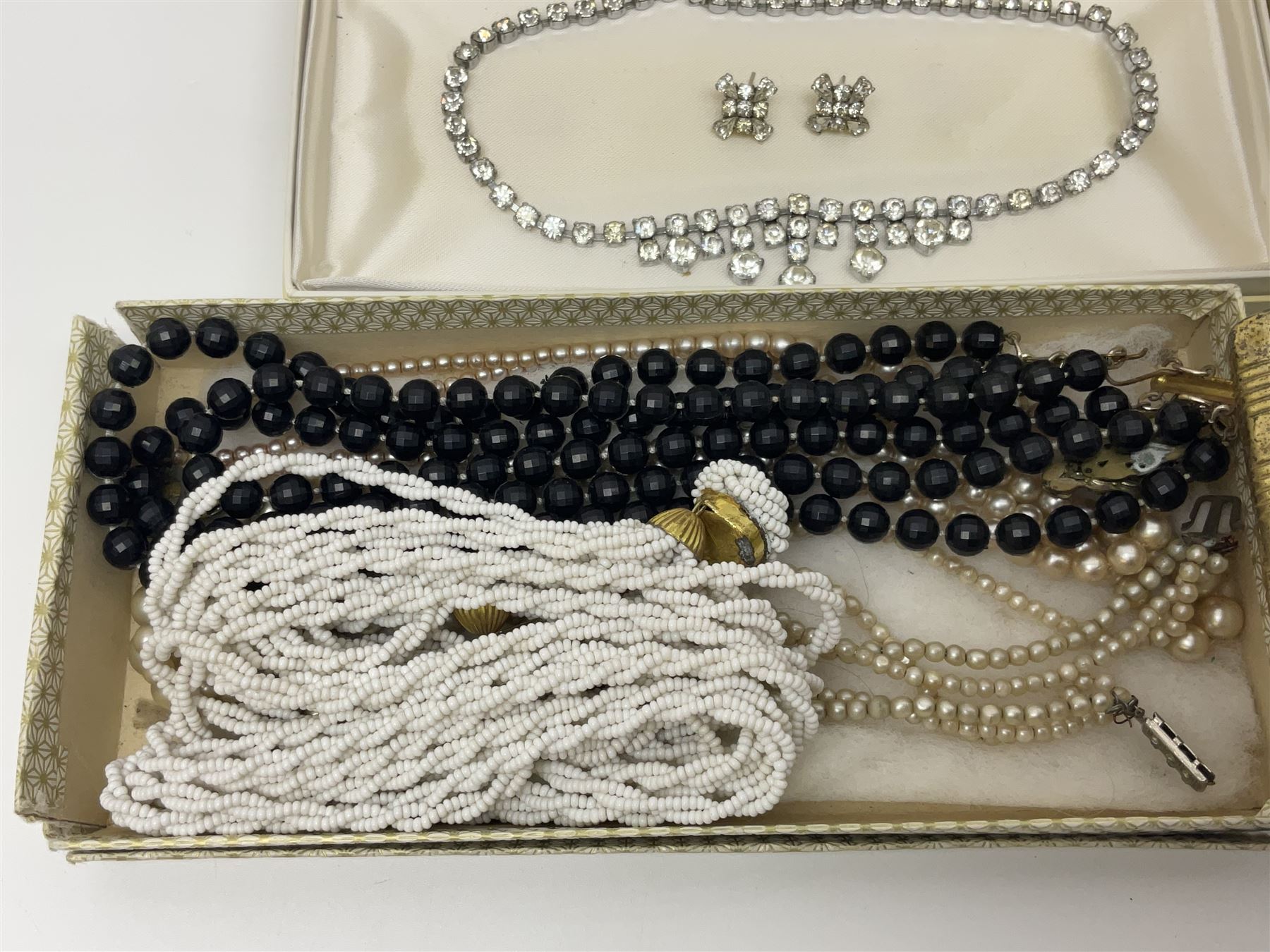 9ct gold and silver paste stone set ring, 9ct gold oddments and a collection of costume jewellery