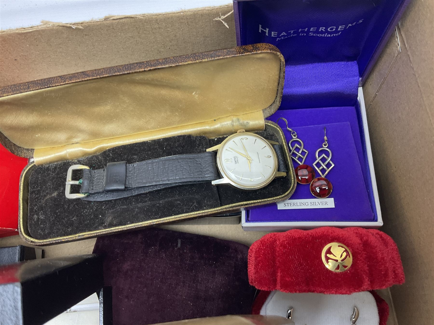 9ct gold bangle, hallmarked, pair of Pandora silver infinity earrings, 9ct gold stone set studs, other silver jewellery, costume jewellery, Stratton compact mirror and a Vincenza glass basket