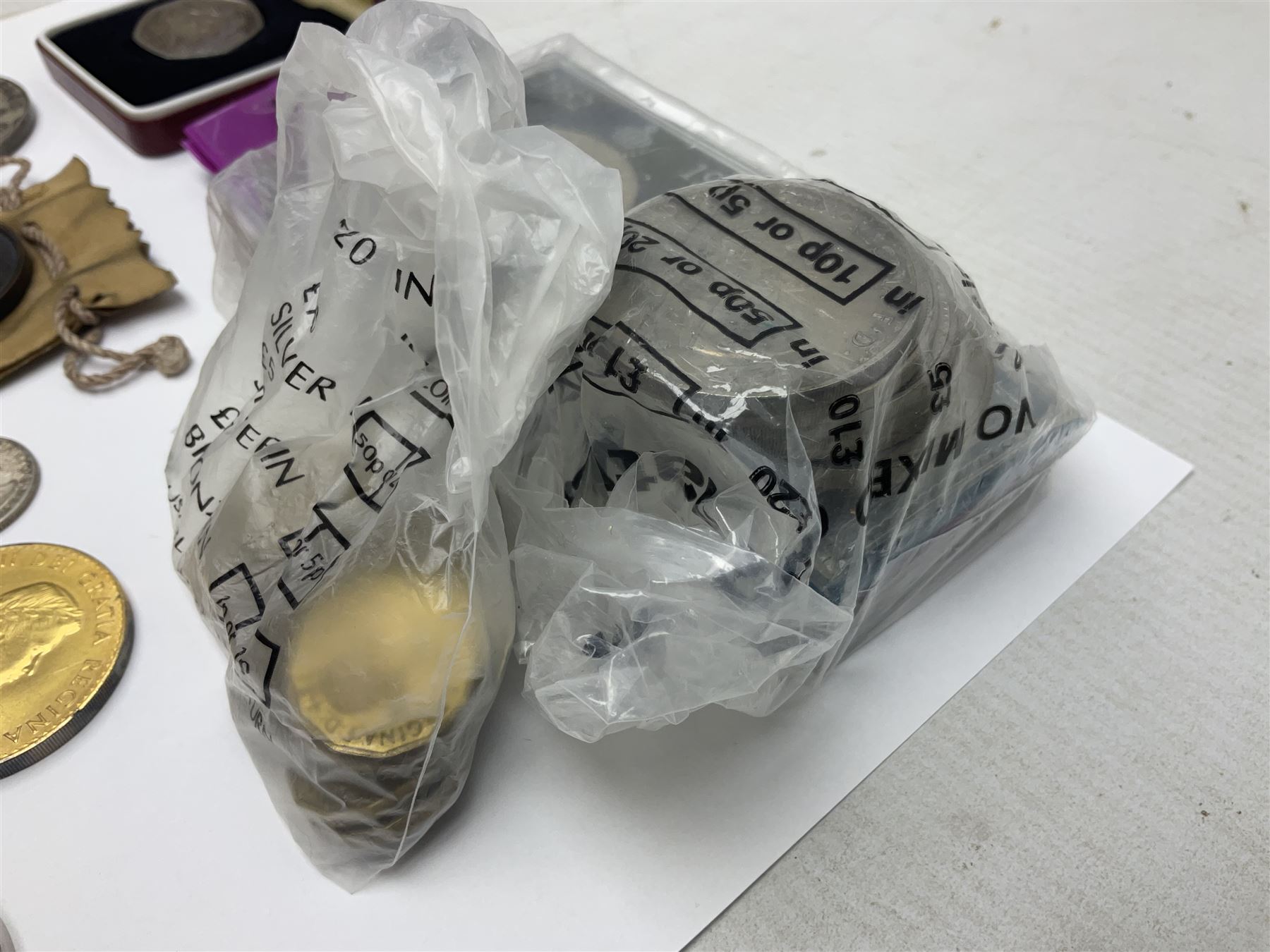 United States of America 1922 peace dollar, 1971 dollar coin, various commemorative crowns, commemorative medallions etc