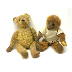 Early 20th century cinnamon coloured bear c1920, possibly continental, with unusual hedgehog styled head/face, swivel jointed head, wood wool filled body with jointed limbs, five claw stitches to feet  and inoperative growler mechanism H16