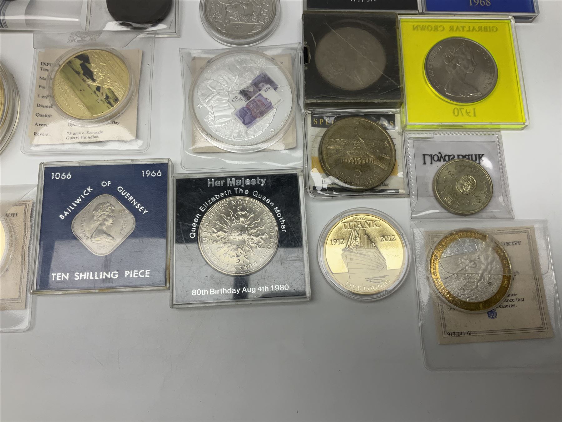 Mostly commemorative and fantasy coinage including commemorative crowns, 2018 'The Capsule Edition featuring the 2018 Paddington 50p coins' in display case, The Royal Mint Solomon Islands 2007 one ounce fine silver five dollars coin on card etc