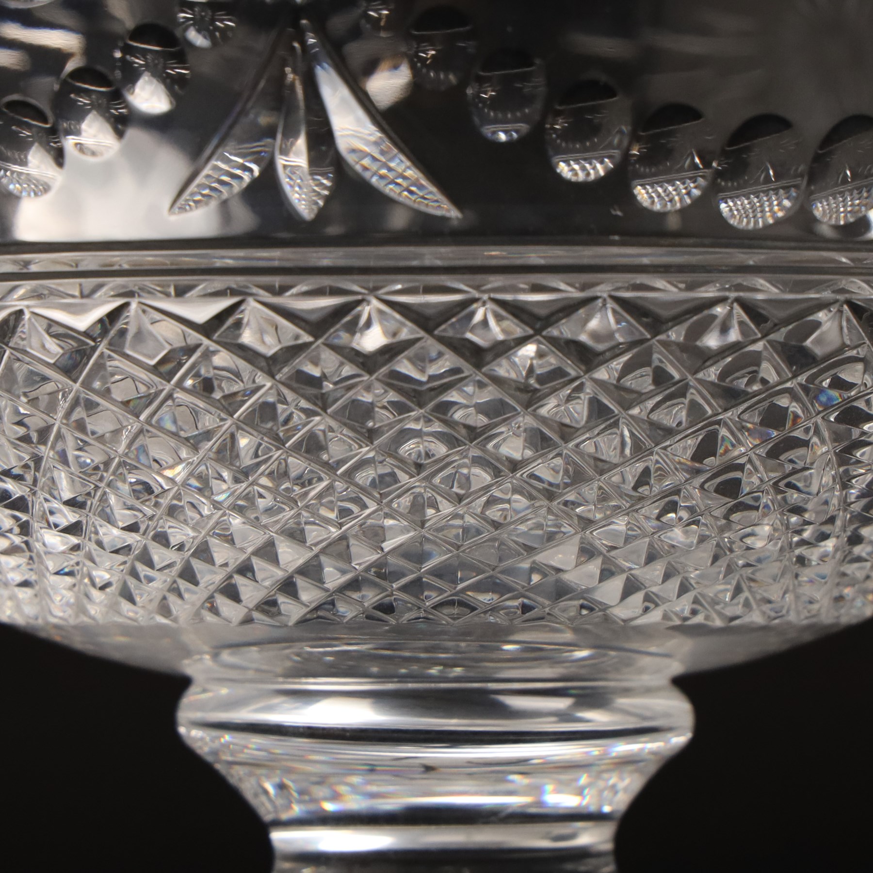 Stuart Crystal Beaconsfield pattern bowl on pedestal foot, D20cm