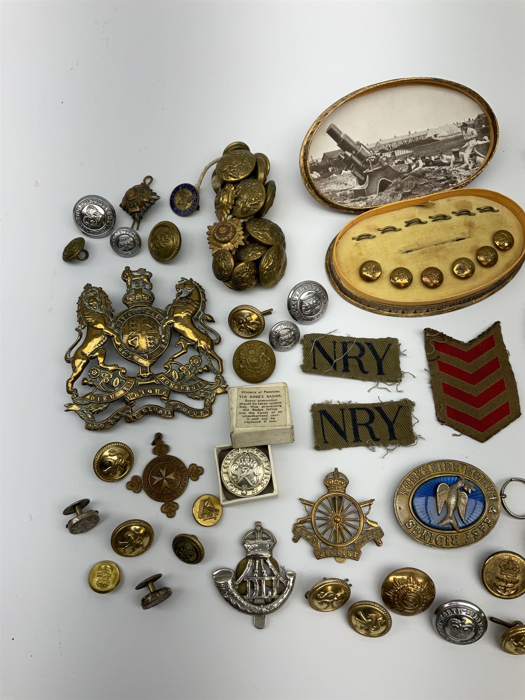 WW1 French Croix de Guerre medal dated 1914-18 with star on ribbon; Yorkshire North & East Ridings Provincial Grand Deacon masonic silver and enamel pendant and blazer badge; helmet plate, cap badges and assorted military buttons including boxed Royal Artillery set of waistcoat buttons etc