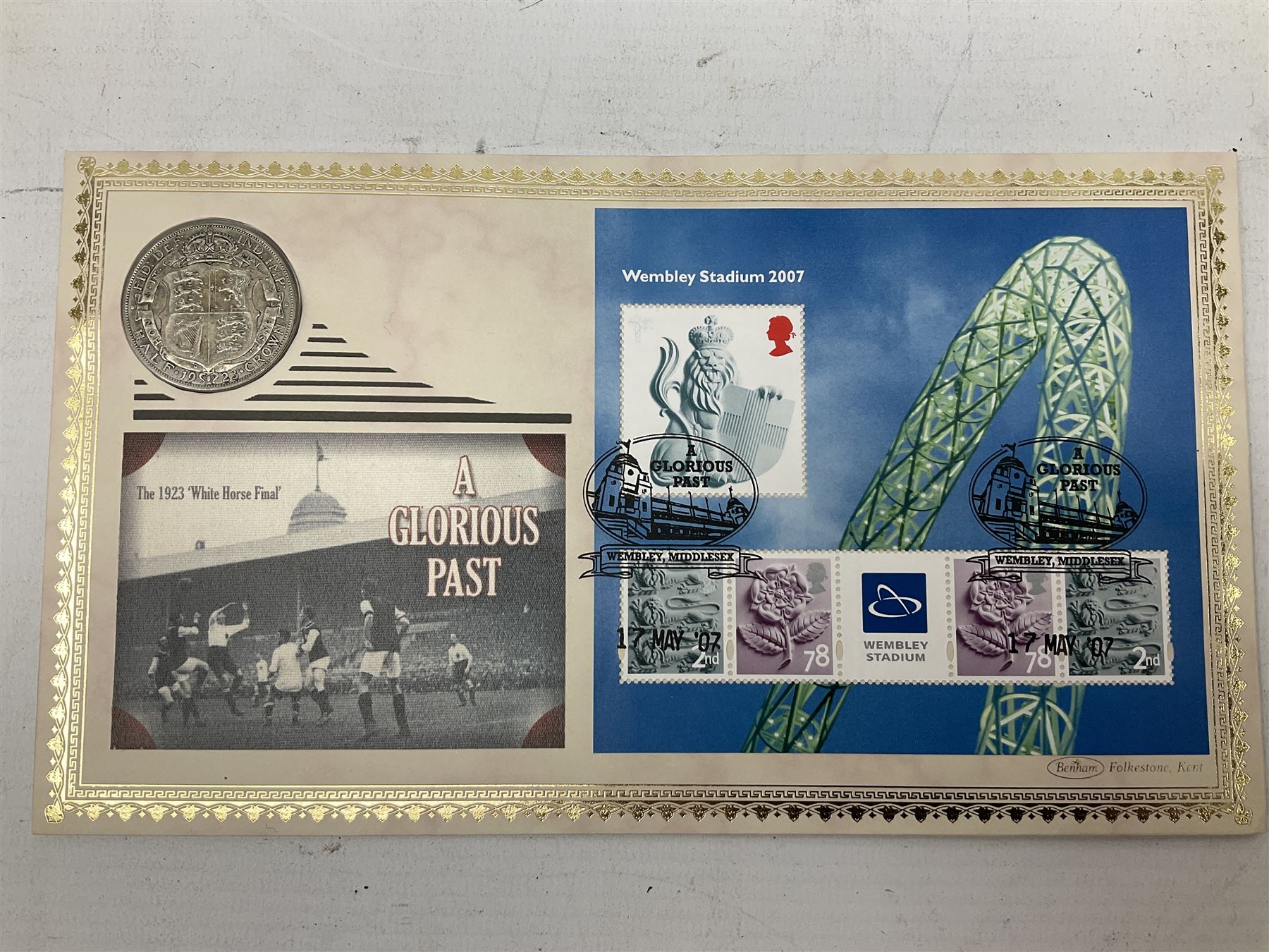 Eight coin covers including, 'Her Majesty Queen Elizabeth II 70th Birthday' containing a 1996 Canadian one ounce silver coin, three coin covers commemorating the 21st Birthday of HRH Prince William each containing a silver coin, '1895 1952 A Tribute to HM King George VI' containing a South Africa 1952 five shilling coin, 'The Notting Hill Carnival' containing a 1998 fifty pence etc (8)