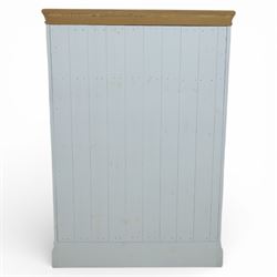 Modern chest of two short and three long drawers in white finish with oak moulded top, with metal cup handles, raised on a moulded plinth base