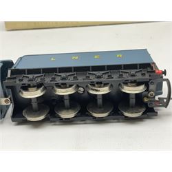 Wrenn '00' gauge - Class A4 4-6-2 steam locomotive 'Mallard' in LNER blue No.4468; boxed; and Refrigerator Van Eskimo Foods; boxed (2)