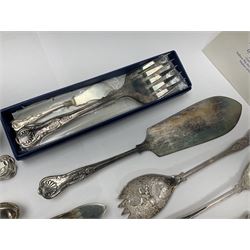 Silver Kings pattern knife, hallmarked Walker & Hall, together with a quantity of silver plated Kings pattern cutlery, including items by Osbourne's and United Cutlers, comprising table knives, table forks, table spoons, serving forks, ladle, berry spoons, teaspoons, dessert forks, cake slice, etc