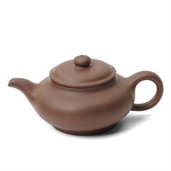 Three Chinese Yixing-style clay teapots, 20th century (3)