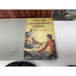 Enid Blyton; Famous five twenty volumes, including seventeen first editions