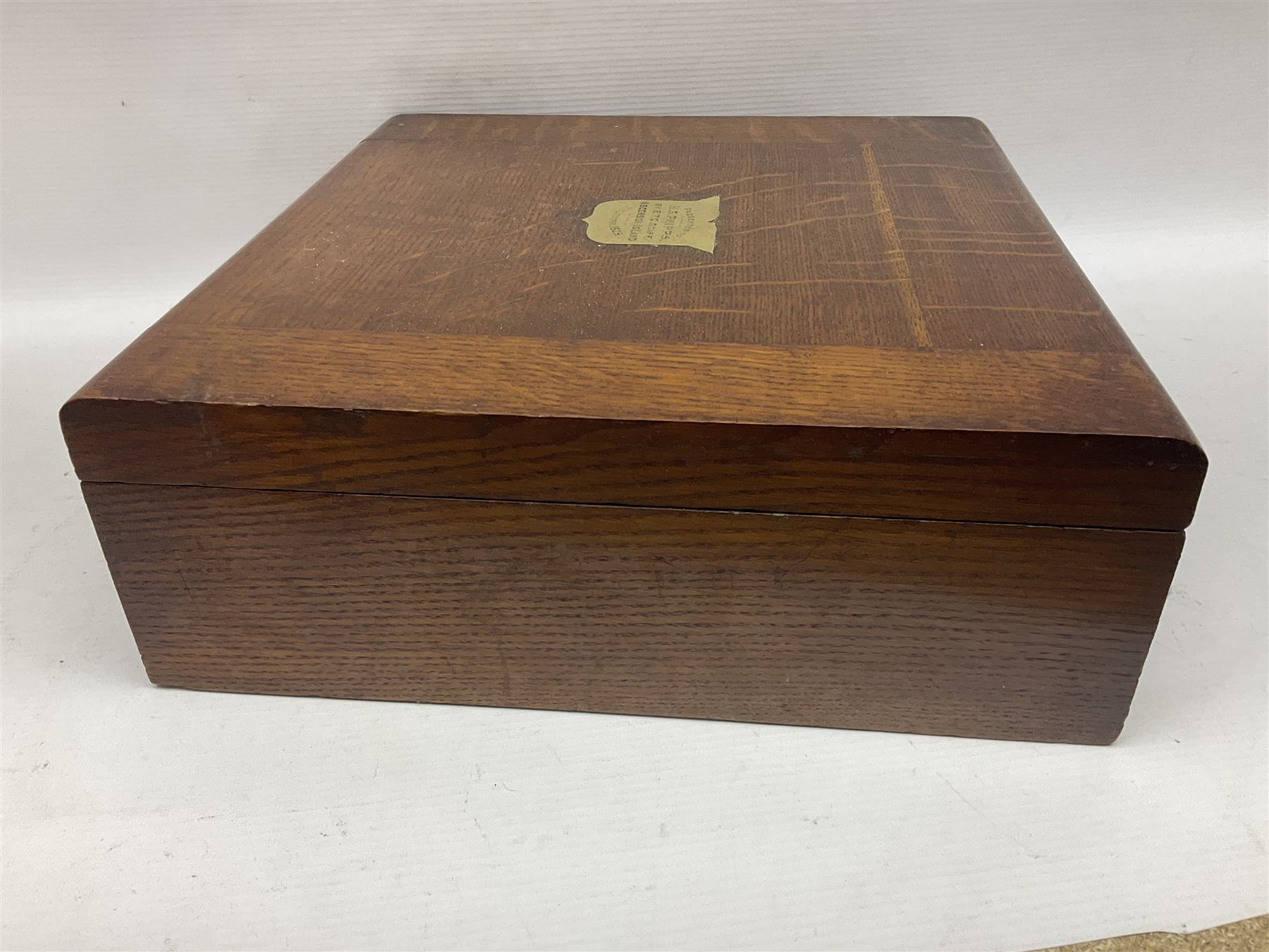 Walker and Hall silver plated canteen of cutlery, oak case, the hinged lid with a engraved brass shield , H12cm, L32cm