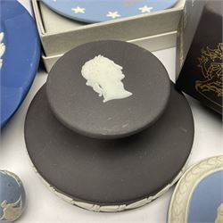 Collection of Wedgwood Jasperware, to include black Eisenhower Bust, two black basalt paperweights, one depicting an eagle and one depicting Julius Caesar, a blue Zodiac plate, Man on the Moon commemorative plate, American Independence Bicentennial plate and Royal commemorative ware, etc, all with impressed marks beneath, some with boxes