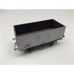 Dapol '0' gauge - 8-plank open wagon; 5-plank open wagon; Standard planked wagon Ale Bauxite; and 20T Brake Van; all boxed (4)