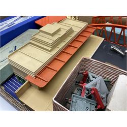 Hornby Dublo - D1 Turntable, D1 Island Platform and D1 Footbridge; all boxed; Through Station, Girder Bridge, signal box, level crossing, footbridge, quantity of buffer stops, power controller etc; unboxed