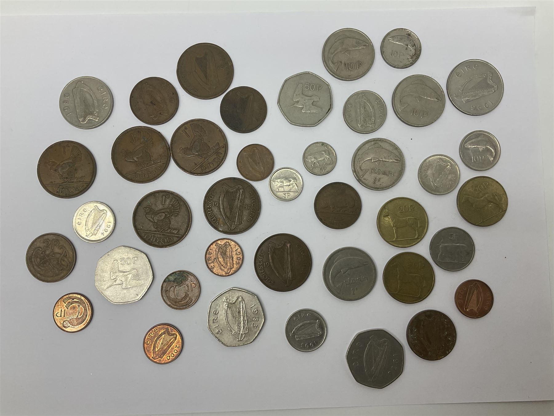 Great British and World coins, including halfcrowns, shillings, other pre-decimal coinage, The Royal Mint Great Britain and Northern Ireland 1972 coin set, commemorative crowns, various Irish coins etc