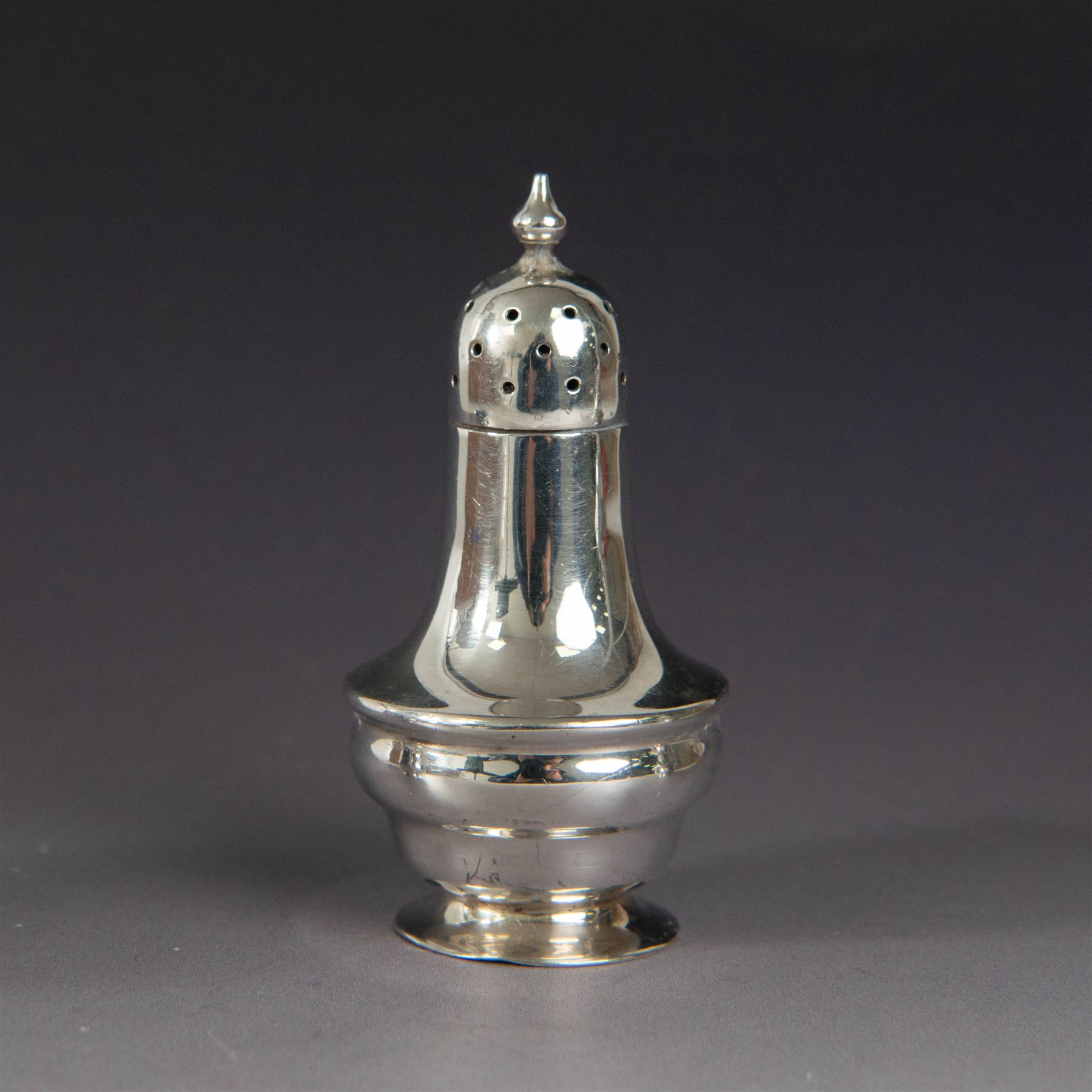 1930s silver three piece cruet set, comprising pepper shaker, open salt and mustard pot and cover, all of circular form upon circular spreading feet, hallmarked 	Atkin Brothers, Sheffield 1930, with two silver condiment spoons and blue glass liners