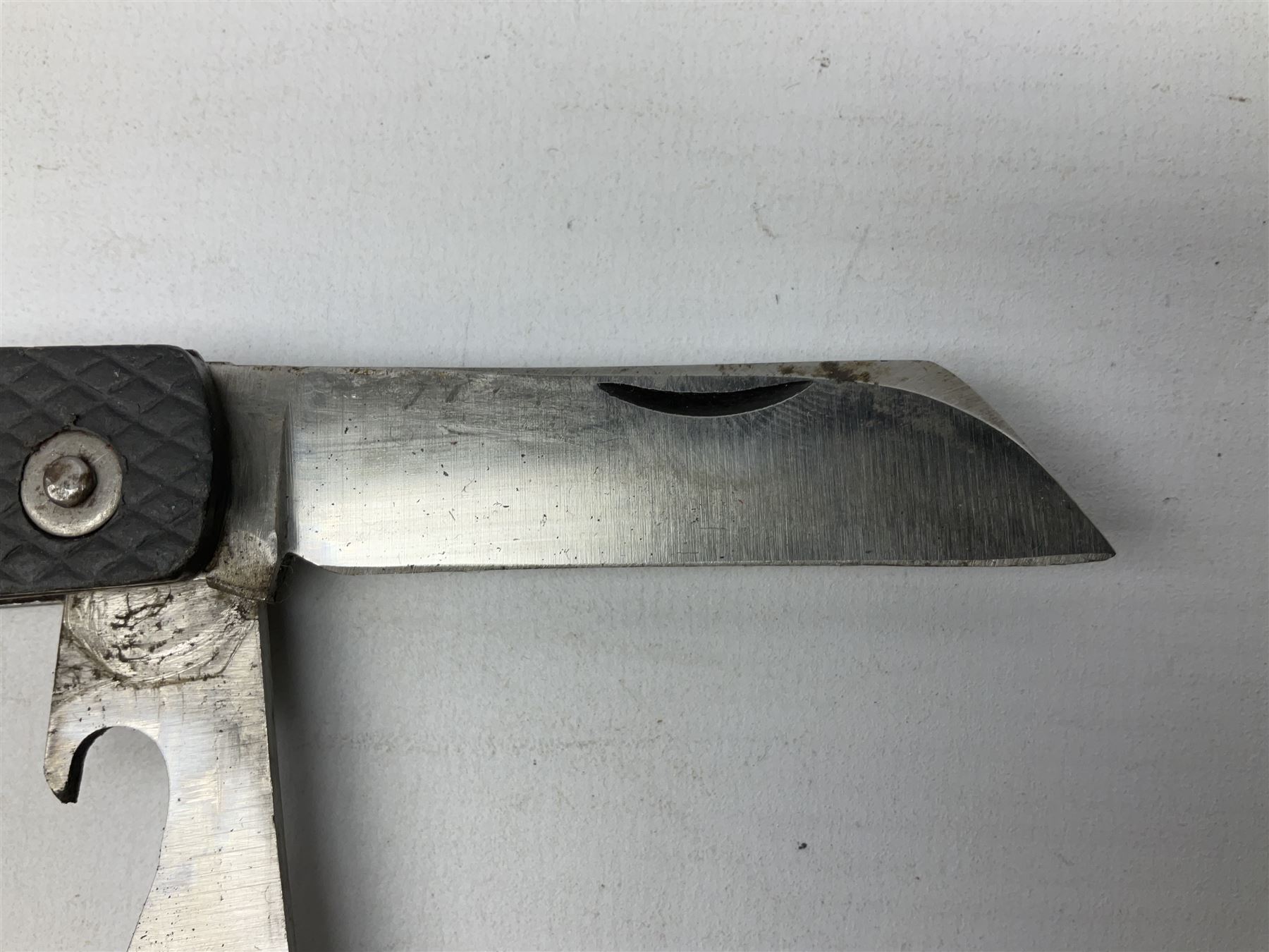 WW2 British army folding jack/clasp knife with blade and can opener marked with broad arrow and date 1944; a similar unmarked British army folding three-blade knife; and another later similar British Army knife marked Wade & Butcher Sheffield England (3)