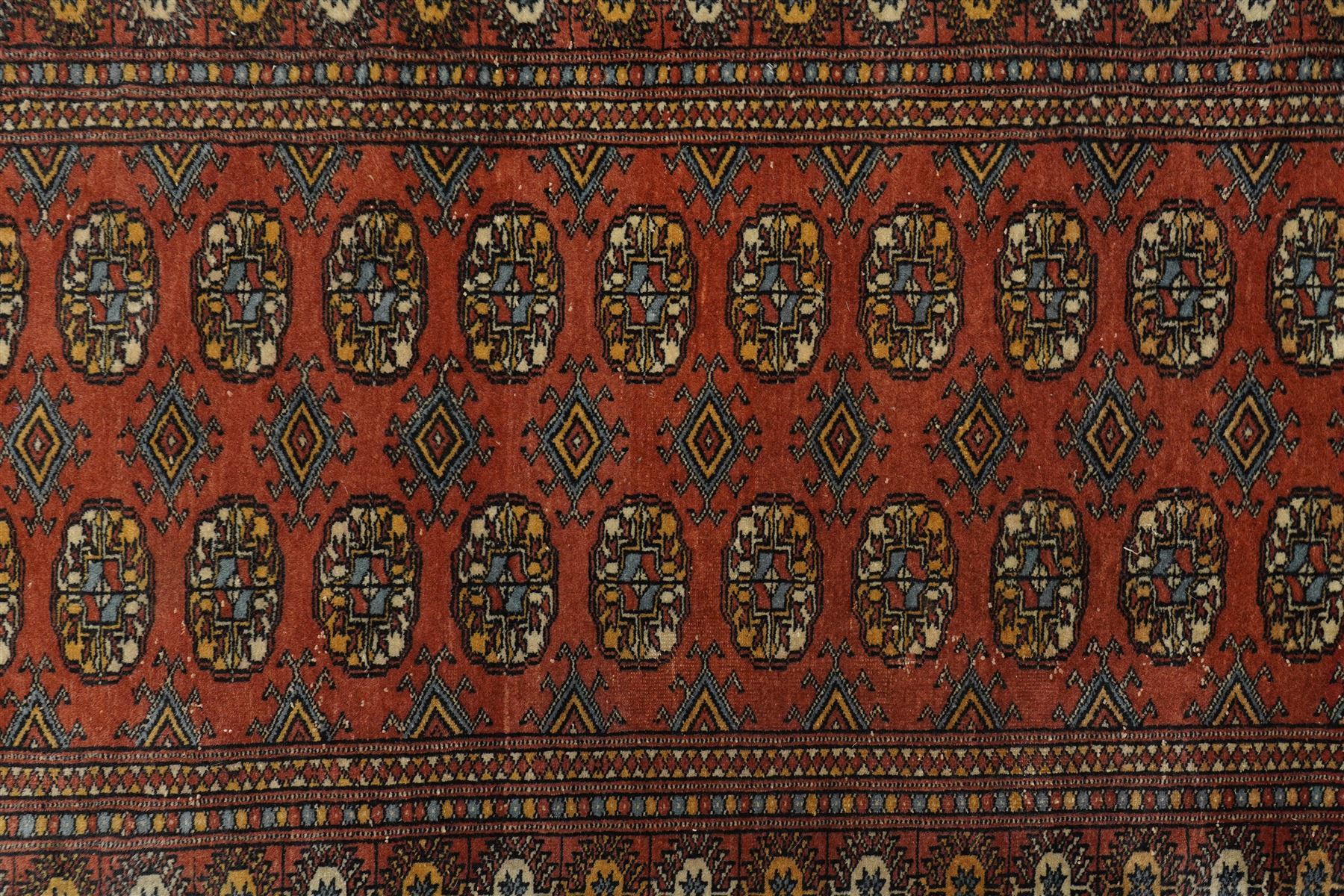 Pakistani Bohara hand-knotted rug, 156x196cm and a Chinese Persian style rug, 168x113cm, (2)