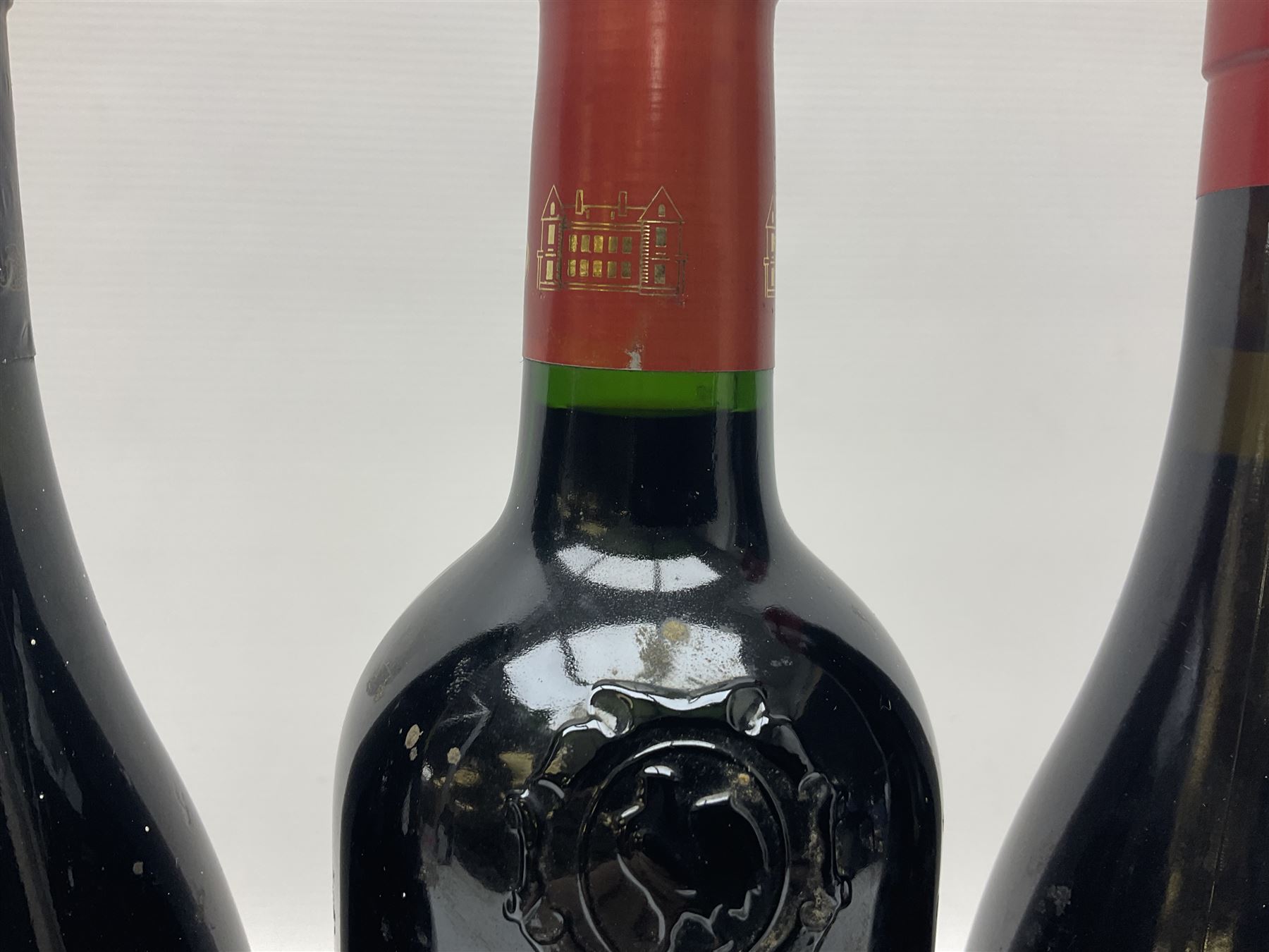 Mixed wine, comprising two bottles Les Jamelles 2009 Reserve Mourvedre, 750ml 13.5% vol, Joan d'Anguera 2015 Altaroses, 75cl 14% vol, Roc de Lussac 2010, Lussac-Saint-Emilion, 750ml, 14% vol and Rhebokskloof, 1997 Gamay Noir, 750ml, 13.5% vol (5)