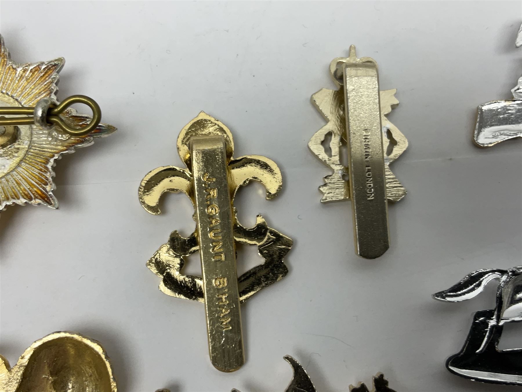 Military badges - approximately eighty predominantly staybrite glengarry, cap and collar badges and small quantity of plastic badges