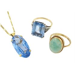 9ct gold synthetic spinel pedant, on gold Figaro link chain necklace, similar gold ring and a single stone aventurine ring, both 9ct
