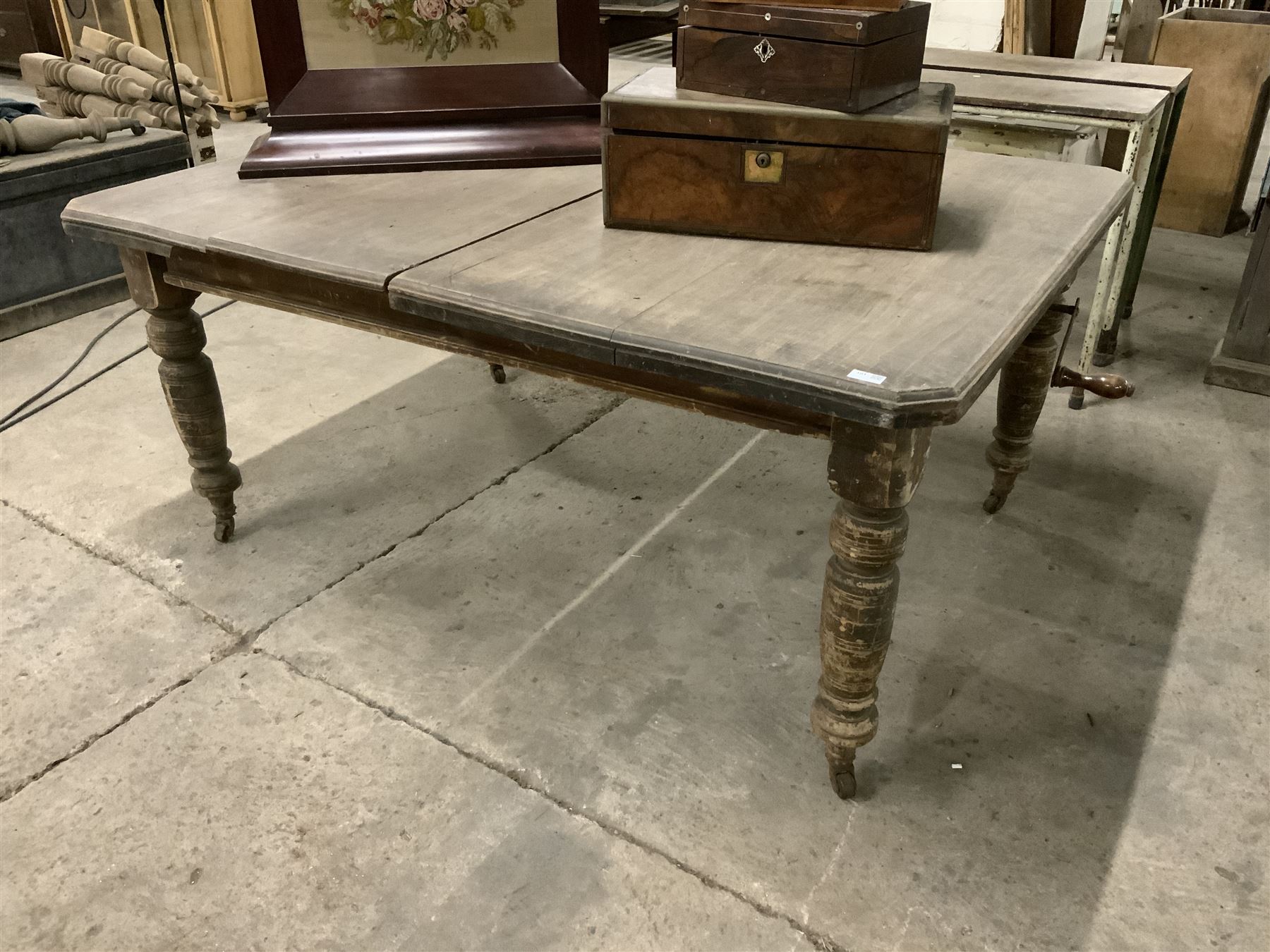 Edwardian walnut extending dining table, with winder - THIS LOT IS TO BE COLLECTED BY APPOINTMENT FROM THE OLD BUFFER DEPOT, MELBOURNE PLACE, SOWERBY, THIRSK, YO7 1QY