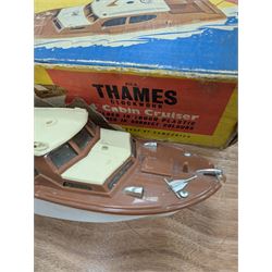 Triang 413 S Thames Clockwork 14