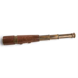 Early 20th century leather-bound three draw brass telescope by Broadhurst Clarkson & Co, 63 Farringdon Road London, full length L77cm