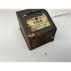 Trix Twin railway - two Weltrol wagons Nos.679 & 680 with factory packaging; Crane on Base No.715; and five various signals (three with instructions); all boxed (8)