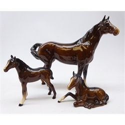  Beswick Bay horse with swish tail and two Bay foals (3)  