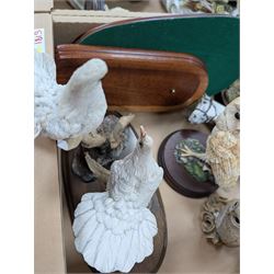 Collection of figures, including Border Fine Arts Grey Thoroughbred Stallion, Capodimonte Heron and Tramp, etc