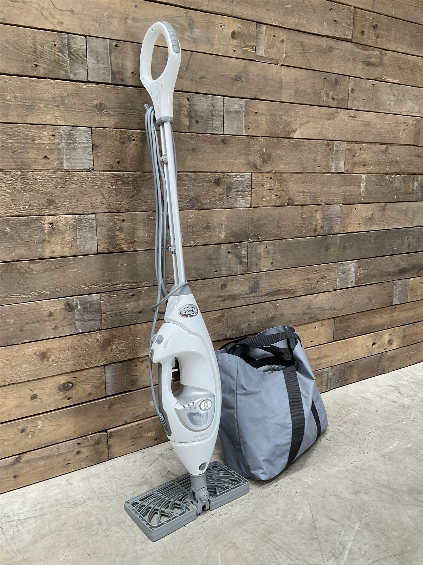 Shark Lift Away Professional steam mop and accessories 