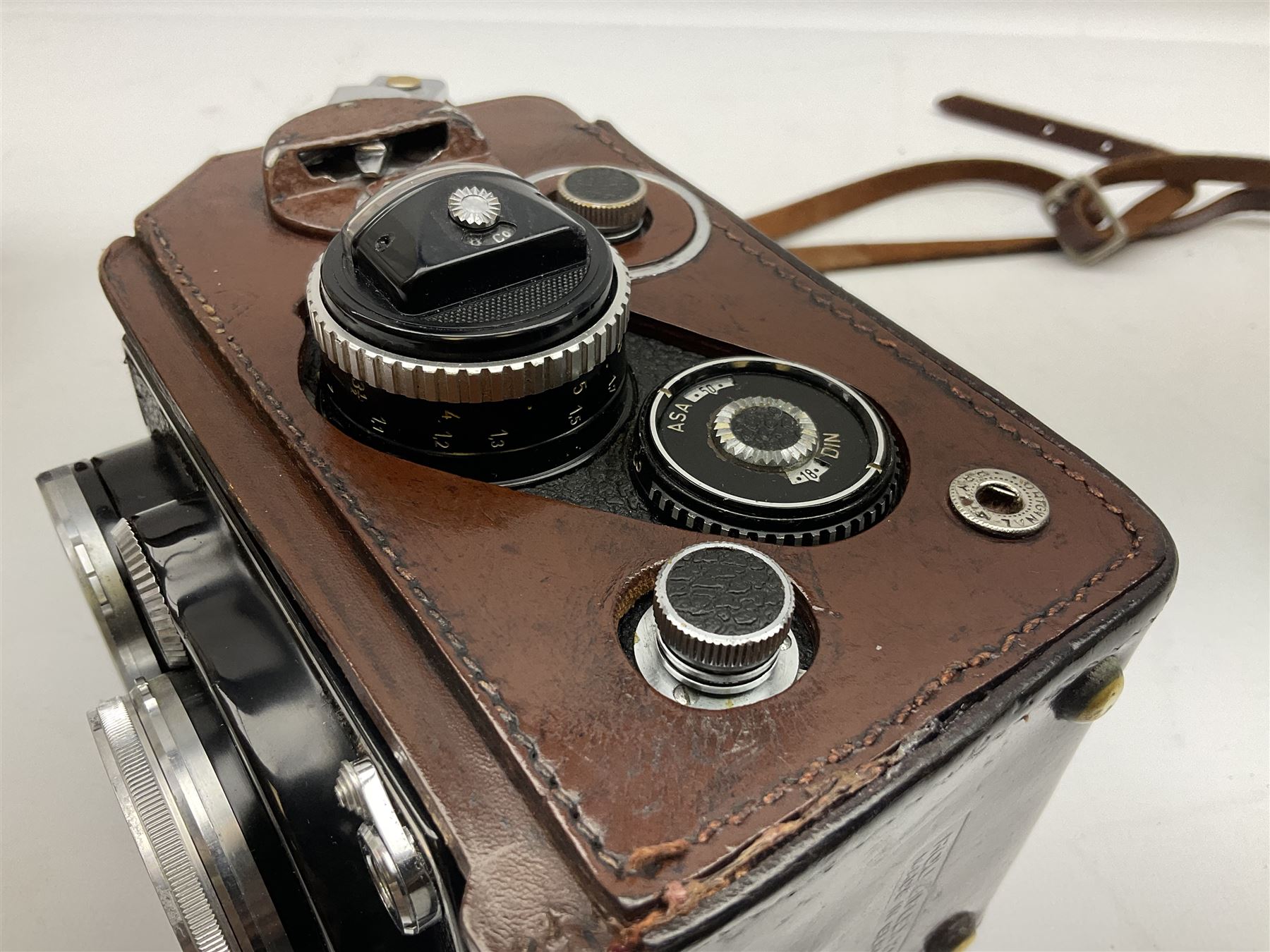 Franke & Heidecke Synchro-Compur Rolleiflex camera, twin lens camera, serial number 2447615, with viewing lens '1:2.8/80 Heidosmat No. 857174', Taking Lens '1:2.8/80 Carl Zeiss Planar No. 4189283', in leather case