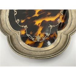 1920's silver and tortoiseshell dressing table tray, of quatrefoil form, the lobed silver edge encasing a tortoiseshell center with silver acanthus detail, hallmarked Elkington & Co Ltd, Birmingham 1921, L25cm W18cm