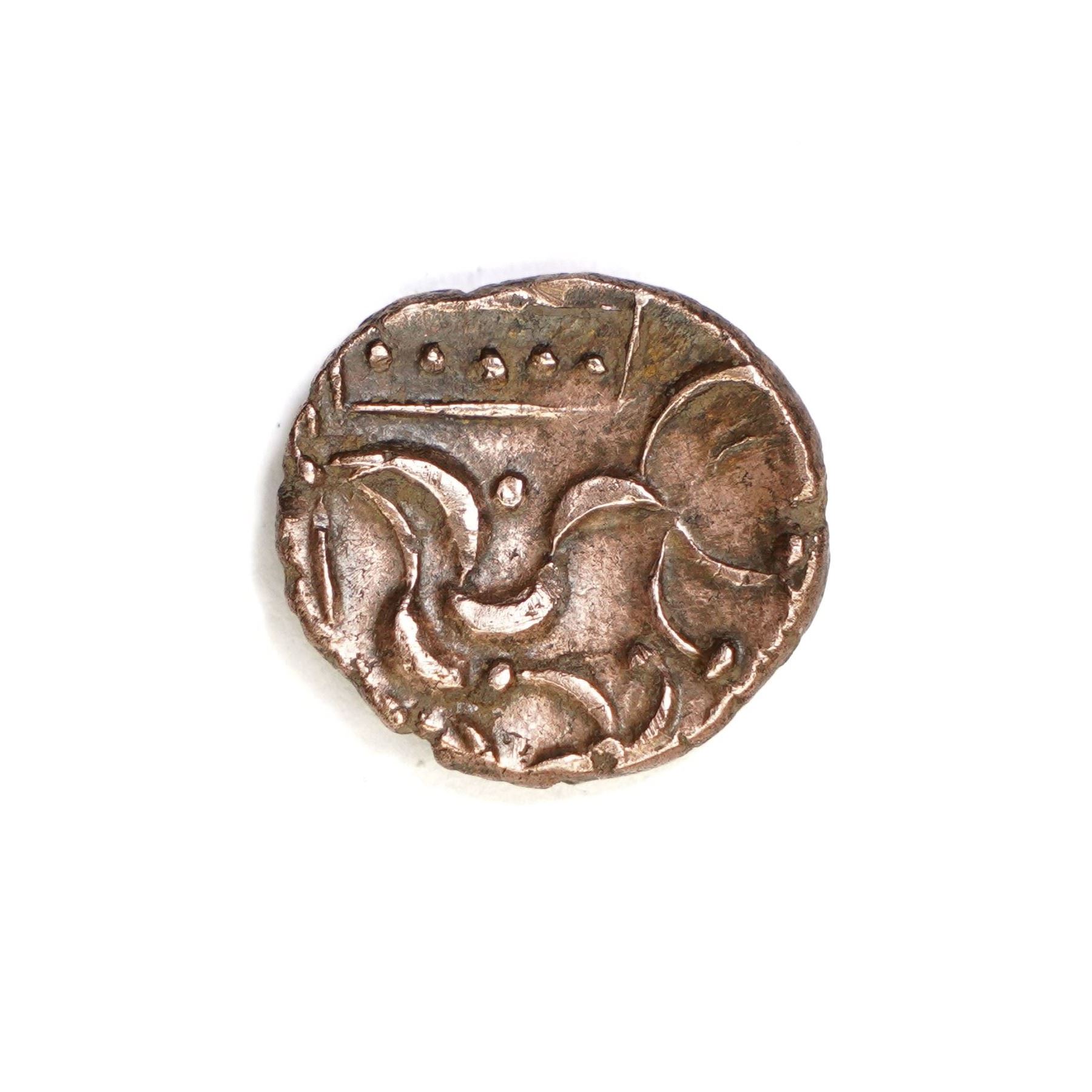 Iron Age Corieltavi Tribe Gold Stater ‘Five-Pellet Domino’ type c.50–10 BC, abstract horse right with pellets and devolved motifs below five clear pellets in rectangular frame above, trace of design to reverse, excessively rare five-pellet variety of the rare Domino series - likely a late recut of the standard four-pellet reverse die with an extra pellet added
Provenance: Found near Lelley Hull East Riding of Yorkshire by metal detector