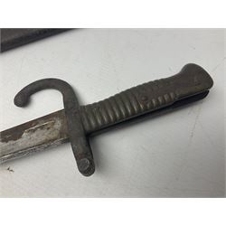 French 1866 pattern sabre bayonet with 57cm fullered steel curving blade dated 1875, in steel scabbard L71cm overall