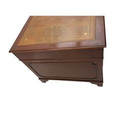 Reproduction mahogany twin pedestal desk, the moulded rectangular top fitted with inset leather, fitted with eight drawers, on bracket feet