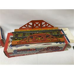 ‘0’ gauge - six boxed Hornby Hachette coaches comprising three Saloon Cars and three Dining Cars in original boxes; three loose ‘SNCF’ cars; three crossings, two Hornby/Meccano railway stations, one bridge and a water tank; two further Mettoy Railways ‘Railway Bridge’ in original boxes (17)